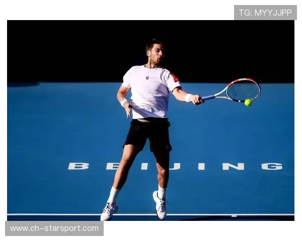 网球选手跪地怒吼庆胜